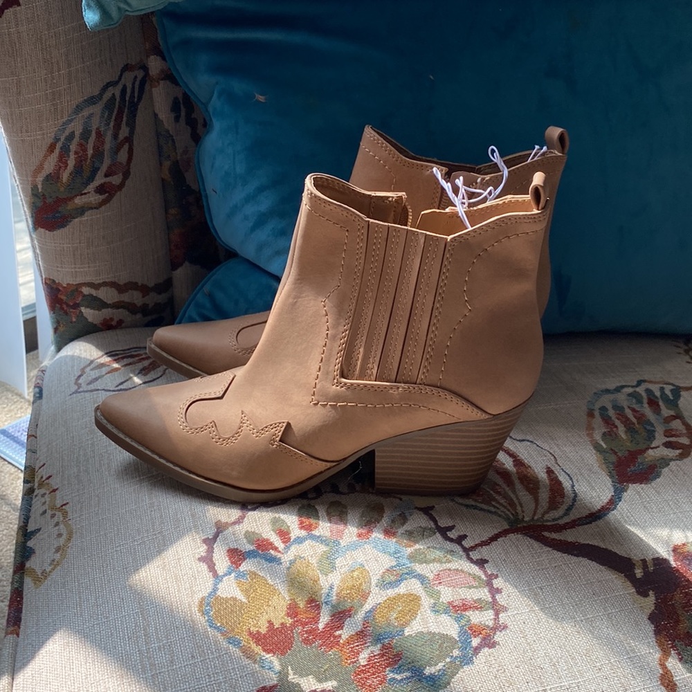 Ladies boots - Picture 3 of 5